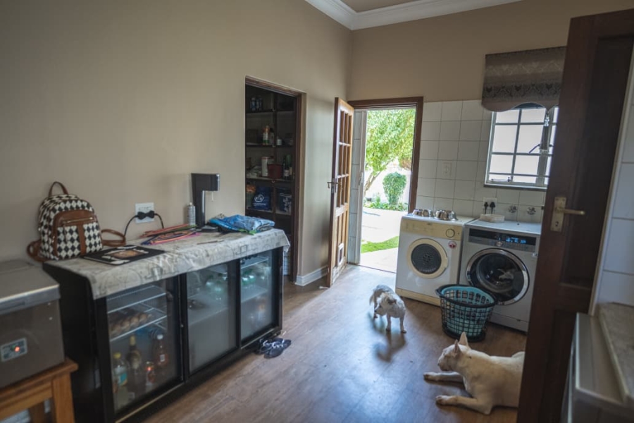To Let 5 Bedroom Property for Rent in Wilkoppies North West